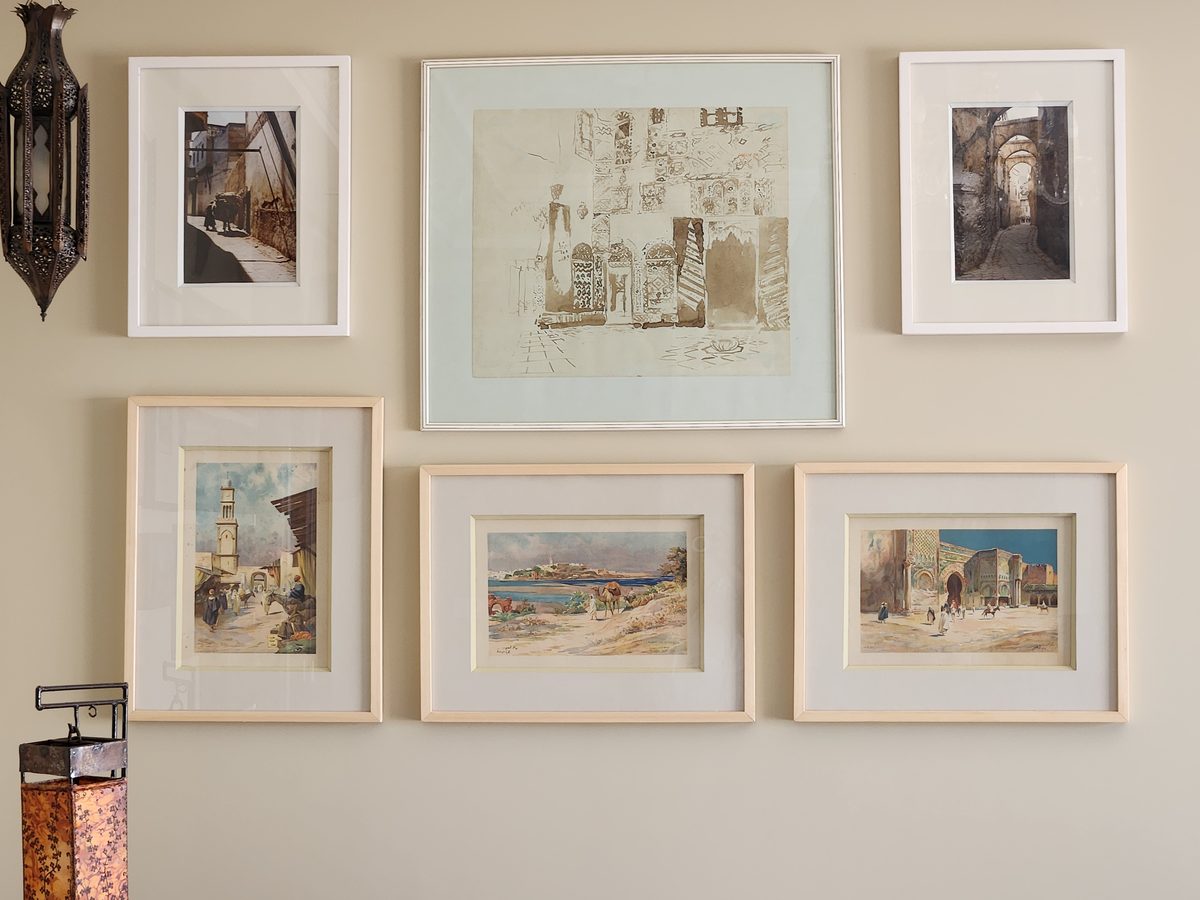 Sépia, lavis et aquarelles — un mur qui traverse le Maroc